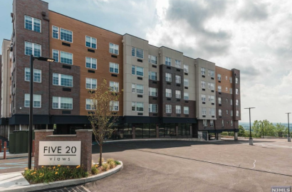 520 CLIFF STREET, 403, FAIRVIEW, NY 07022